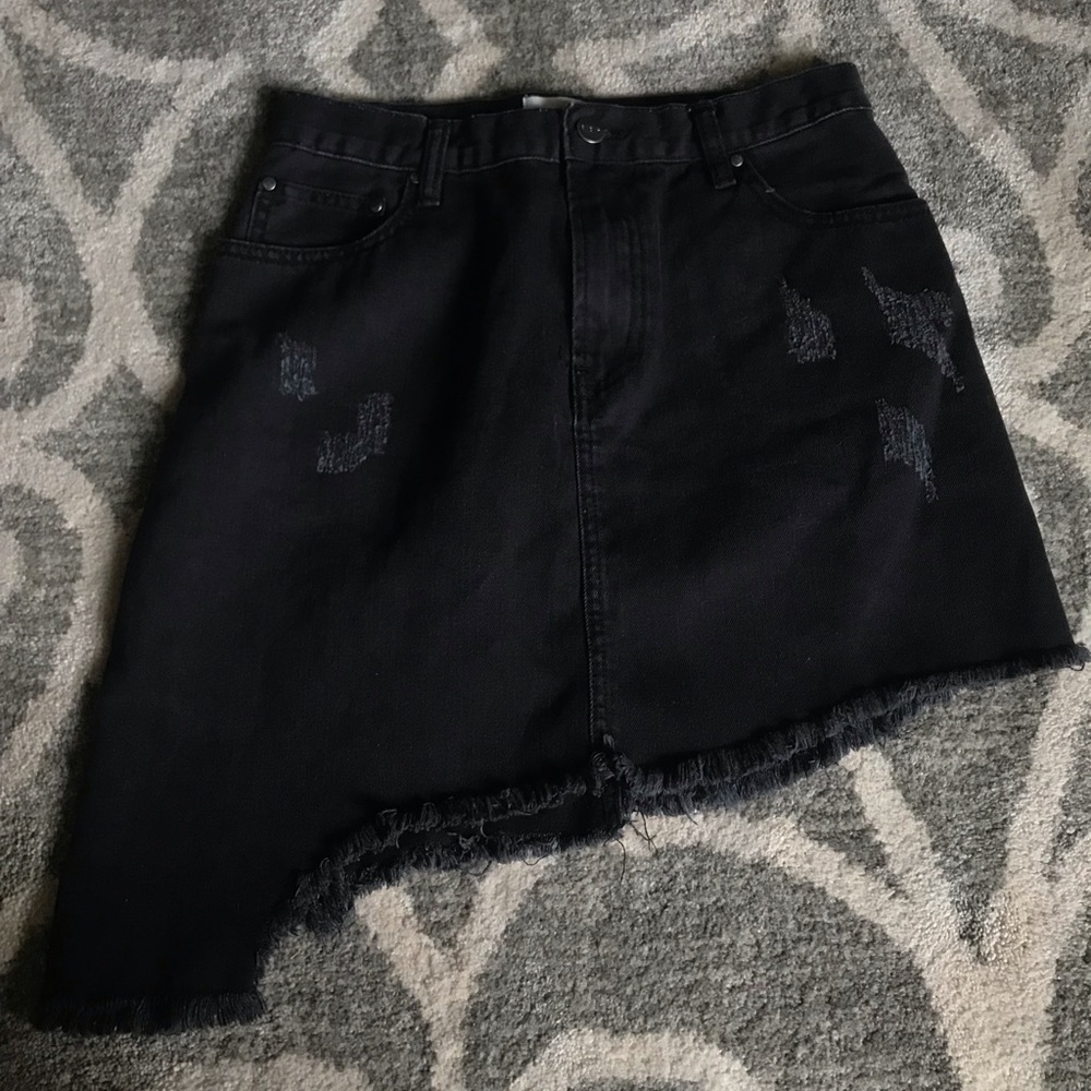Black distressed boutique skirt